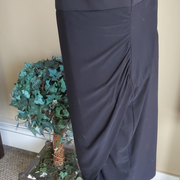 Sleeveless black faux wrap dress - Picture 3 of 4